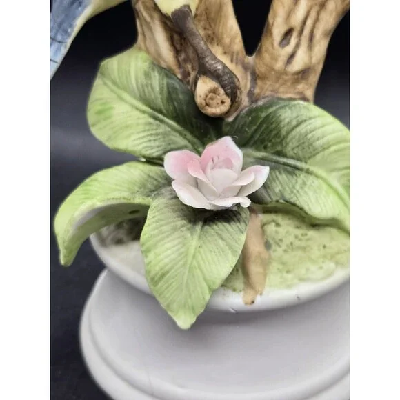 Royal Crown PORCELAIN BLUE JAY On Tree Branch MUSIC BOX Works Great 8" - Picture 5 of 15